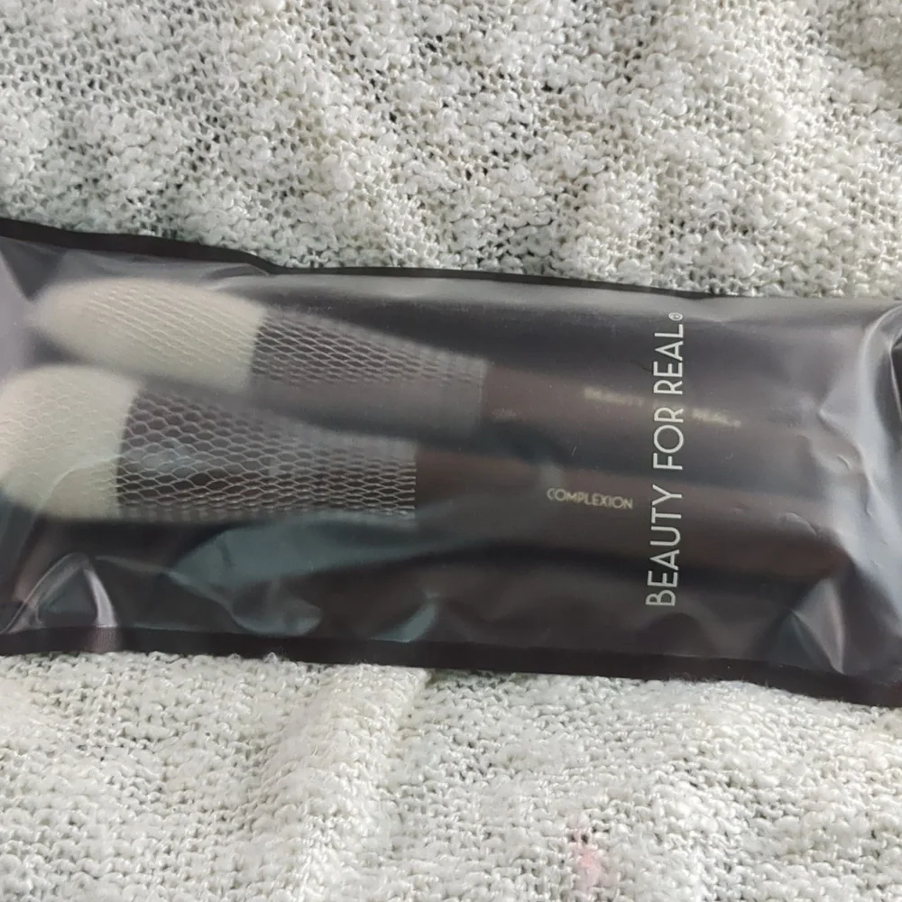 BEAUTY FOR REAL. 2 Piece Brush Set, Complexion/Powder in original sealed packag